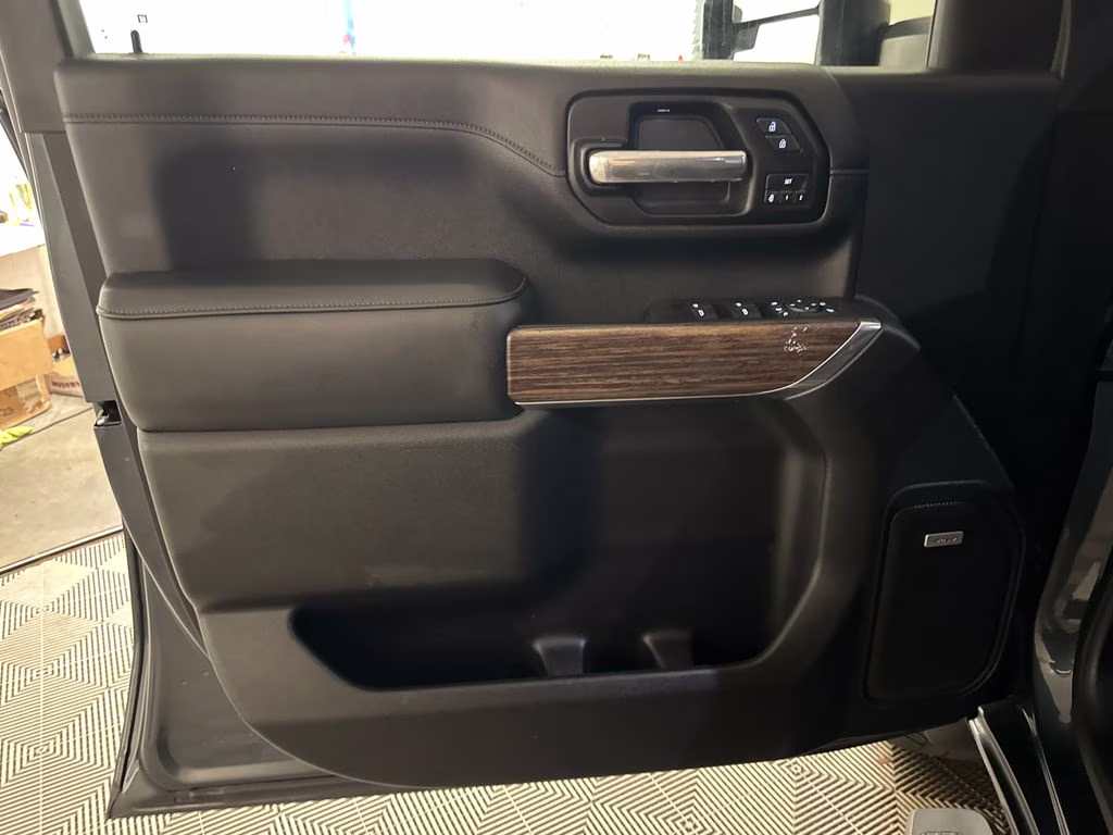 2020 Shadow Gray Metallic Chevrolet Silverado 2500HD High Country 4X4 Truck