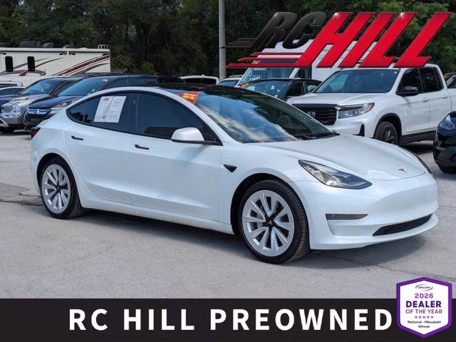 2021 Tesla Model 3 Standard Range Plus's photo