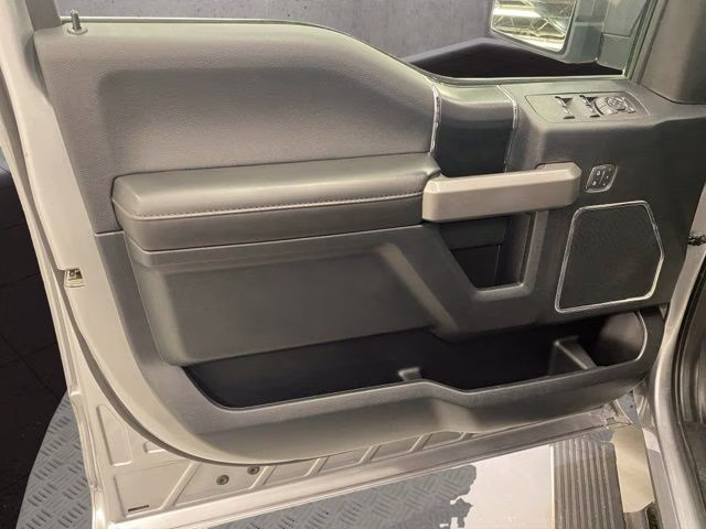 2020 Silver Metallic Ford F-150 Platinum 4X4 Truck