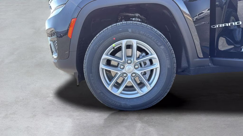 2026 Diamond Black Crystal Pearlcoat Jeep Grand Cherokee Laredo X 4X4 SUV