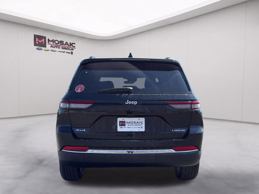 2026 Diamond Black Crystal Pearlcoat Jeep Grand Cherokee Laredo X 4X4 SUV