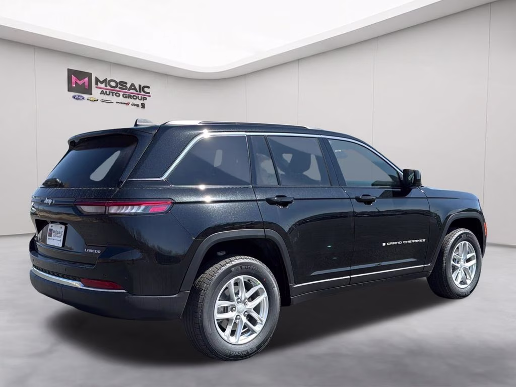 2026 Diamond Black Crystal Pearlcoat Jeep Grand Cherokee Laredo X 4X4 SUV