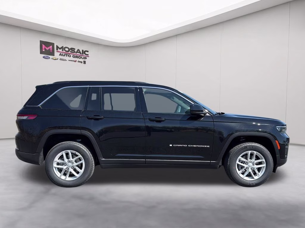 2026 Diamond Black Crystal Pearlcoat Jeep Grand Cherokee Laredo X 4X4 SUV