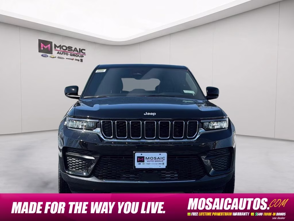 2026 Diamond Black Crystal Pearlcoat Jeep Grand Cherokee Laredo 4X4 SUV