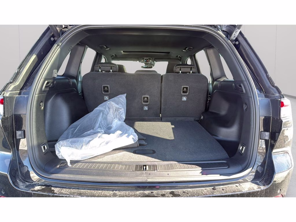 2026 Diamond Black Crystal Pearlcoat Jeep Grand Cherokee Laredo 4X4 SUV