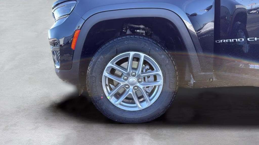 2026 Diamond Black Crystal Pearlcoat Jeep Grand Cherokee Laredo 4X4 SUV