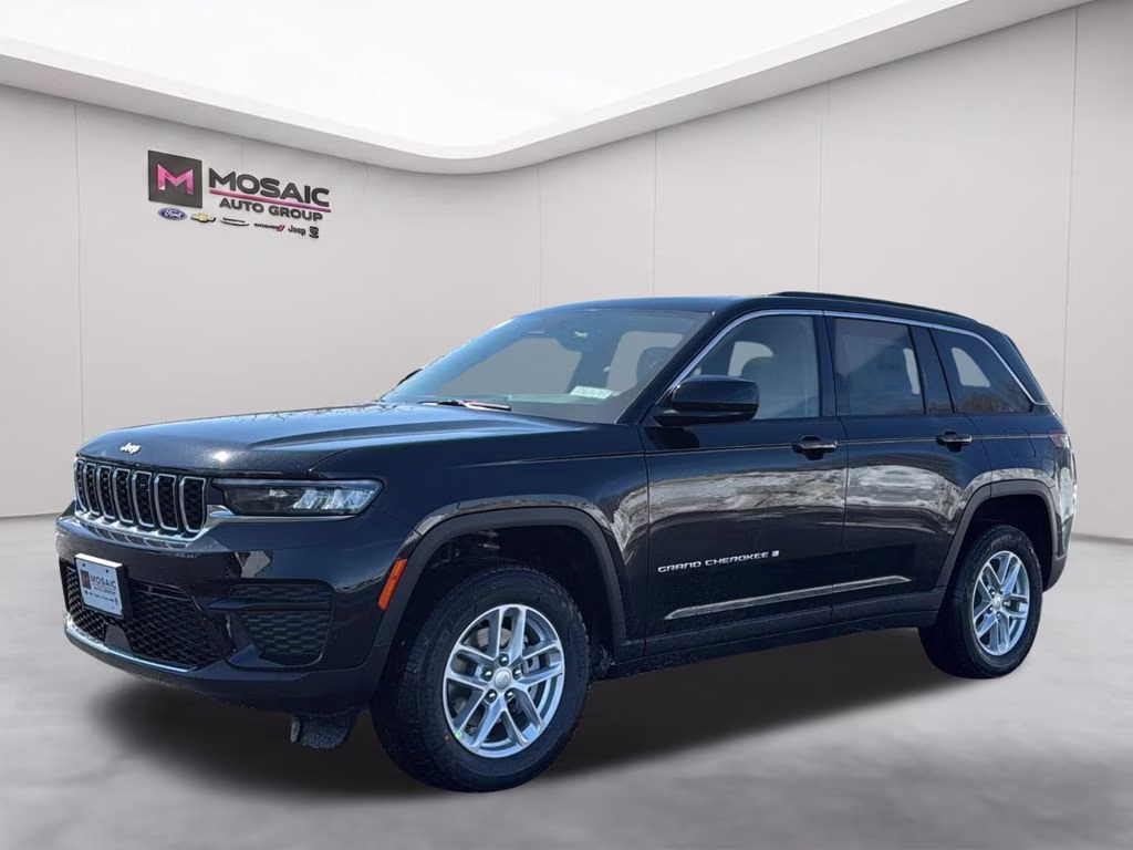 2026 Diamond Black Crystal Pearlcoat Jeep Grand Cherokee Laredo 4X4 SUV