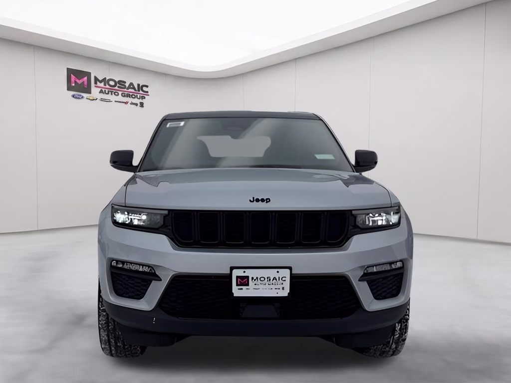2025 Silver Zynith Jeep Grand Cherokee Limited Blackout Model 4X4 SUV