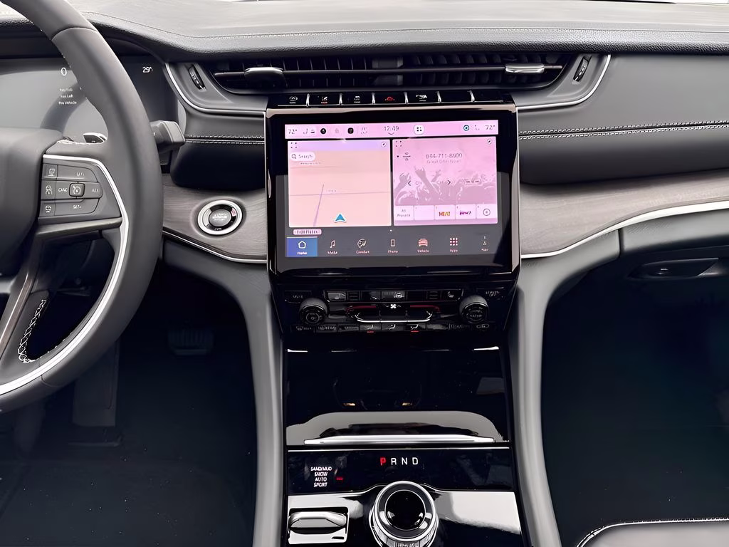 2025 Silver Zynith Jeep Grand Cherokee Limited Blackout Model 4X4 SUV