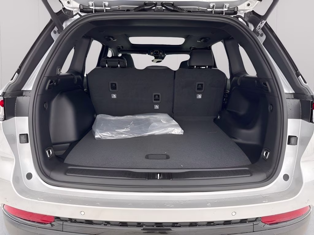 2025 Silver Zynith Jeep Grand Cherokee Limited Blackout Model 4X4 SUV