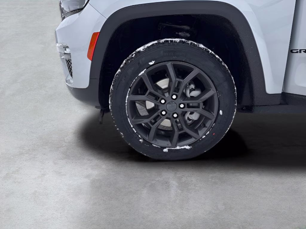 2025 Silver Zynith Jeep Grand Cherokee Limited Blackout Model 4X4 SUV