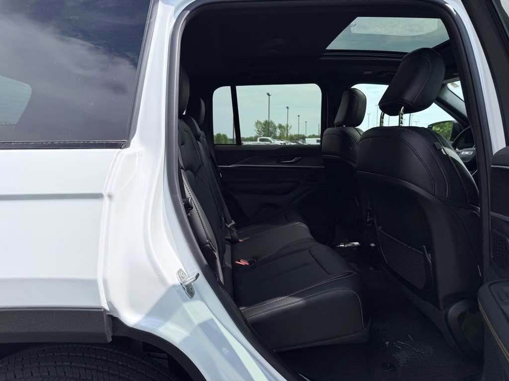 2026 Bright White Clearcoat Jeep Grand Cherokee 4X4 SUV