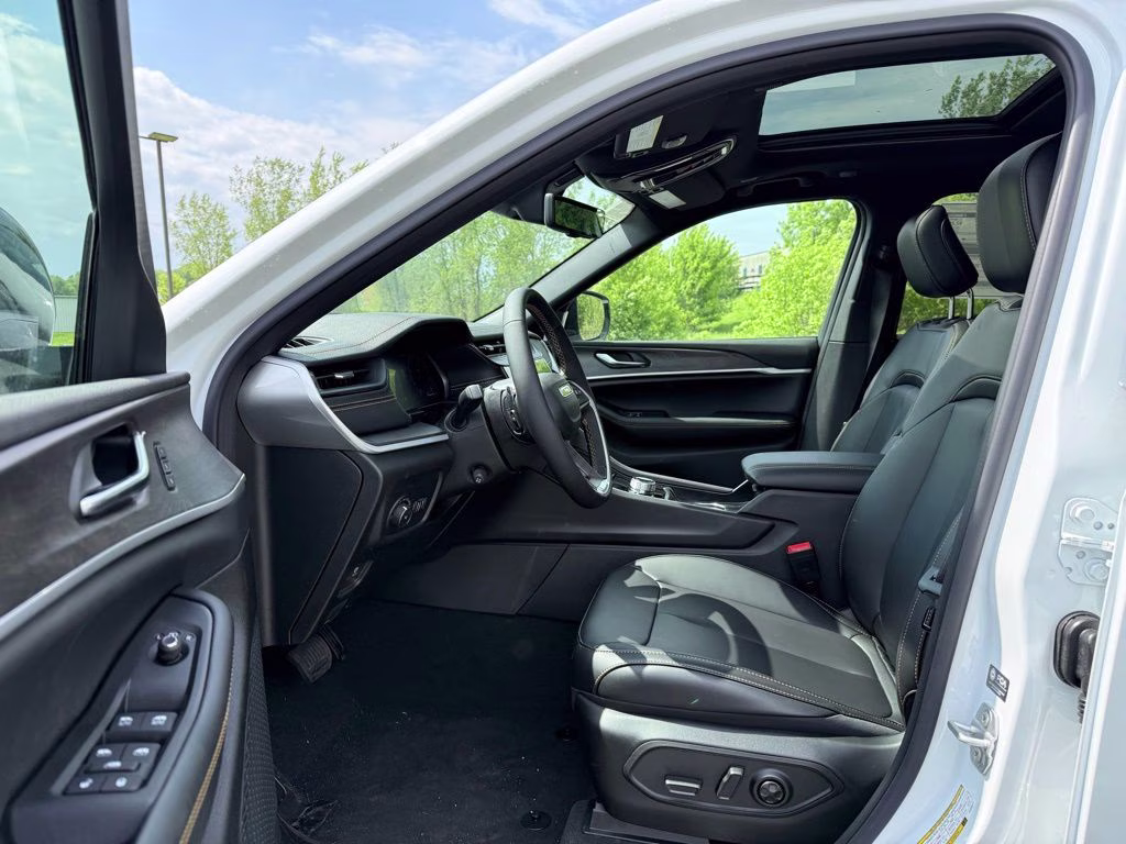 2026 Bright White Clearcoat Jeep Grand Cherokee 4X4 SUV