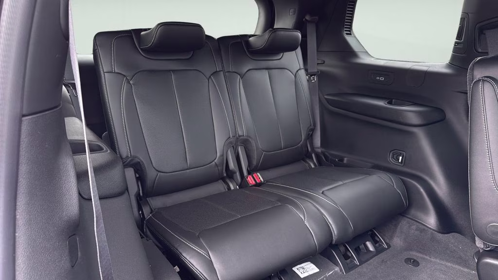 2026 Diamond Black Crystal Pearlcoat Jeep Grand Cherokee L Limited 4X4 SUV
