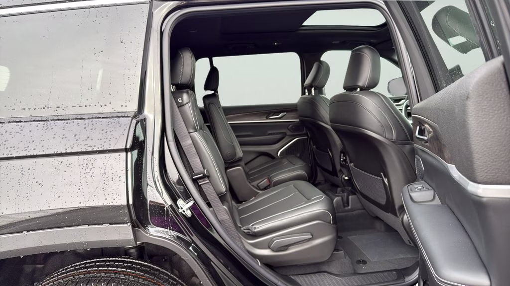 2026 Diamond Black Crystal Pearlcoat Jeep Grand Cherokee L Limited 4X4 SUV