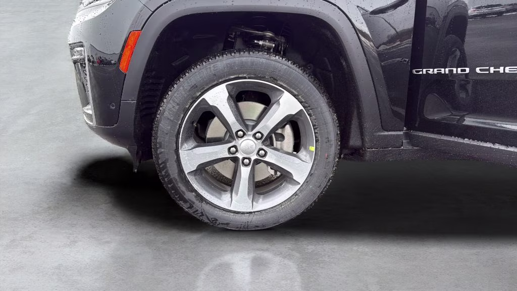 2026 Diamond Black Crystal Pearlcoat Jeep Grand Cherokee L Limited 4X4 SUV