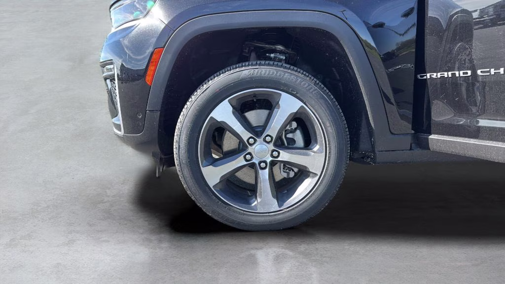 2026 Diamond Black Crystal Pearlcoat Jeep Grand Cherokee L Limited 4X4 SUV