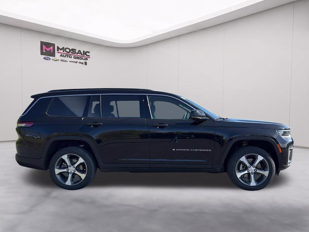 2026 Diamond Black Crystal Pearlcoat Jeep Grand Cherokee L Limited 4X4 SUV