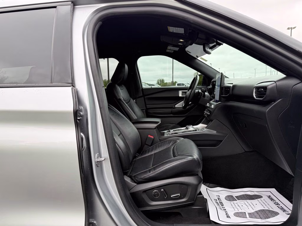 2020 Silver Metallic Ford Explorer ST 4X4 SUV