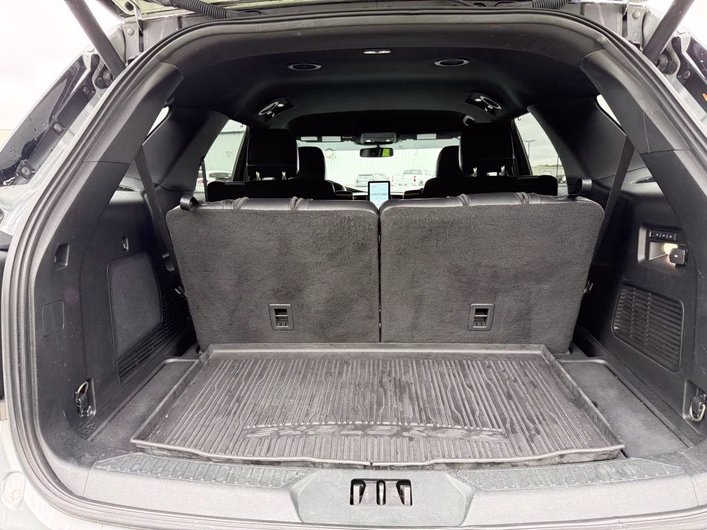 2020 Silver Metallic Ford Explorer ST 4X4 SUV