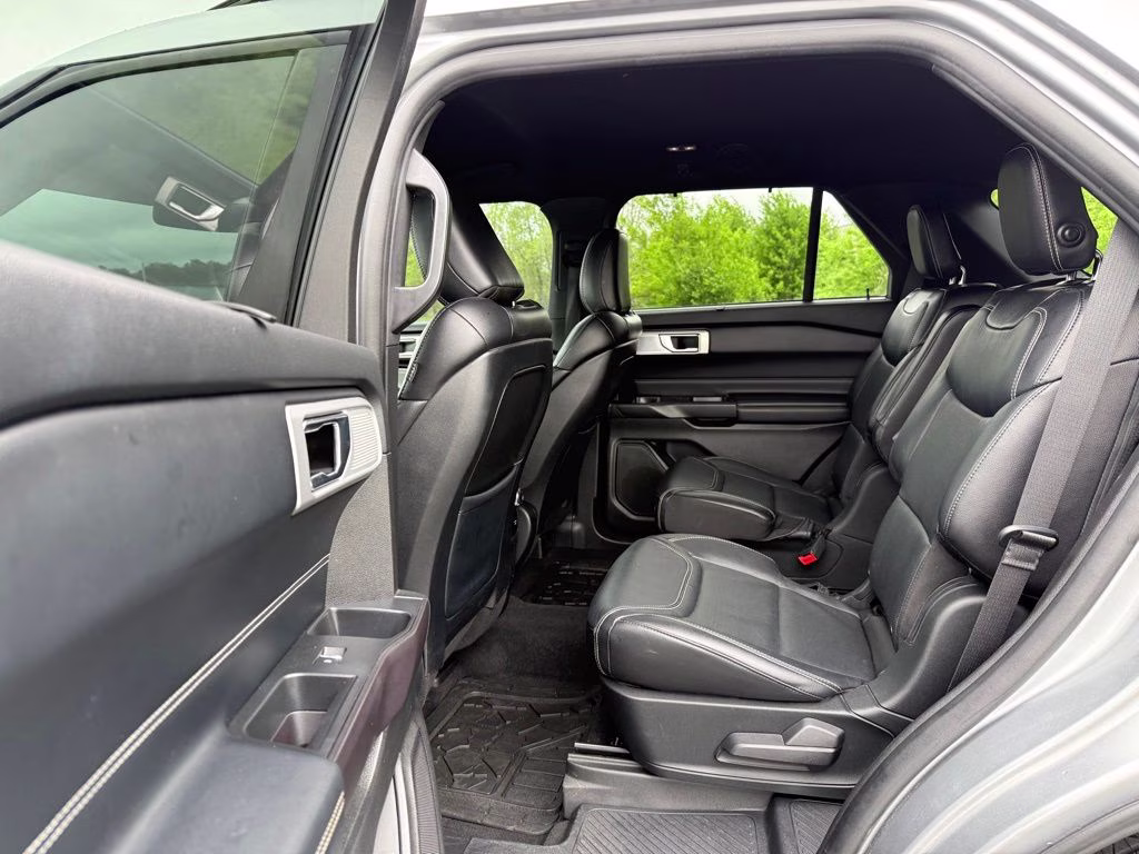 2020 Silver Metallic Ford Explorer ST 4X4 SUV