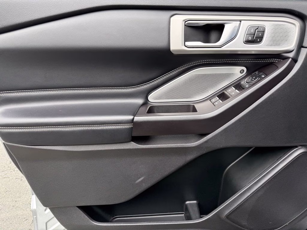 2020 Silver Metallic Ford Explorer ST 4X4 SUV