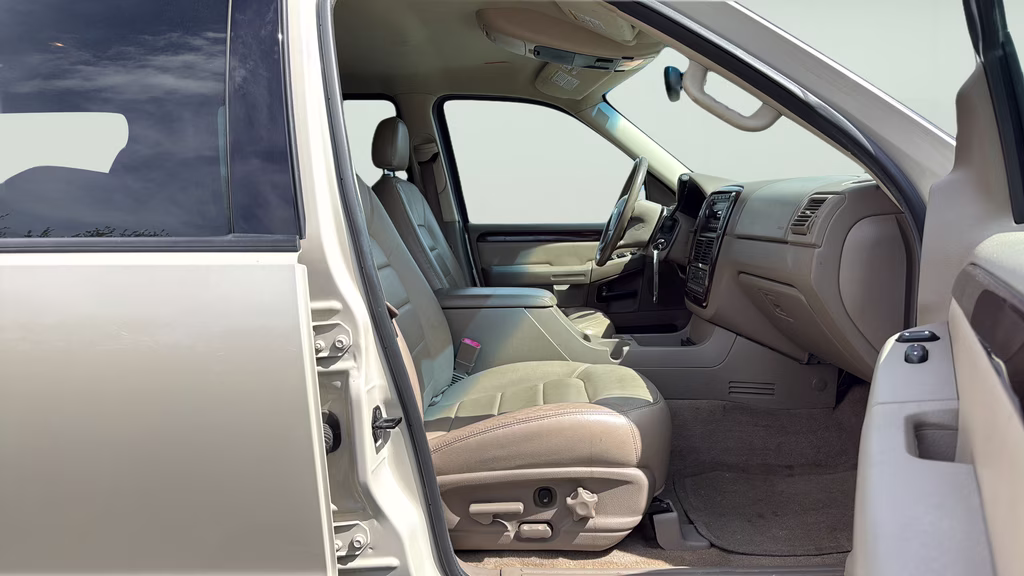 2005 Silver Ford Explorer Limited 4X4 SUV
