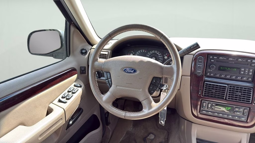2005 Silver Ford Explorer Limited 4X4 SUV