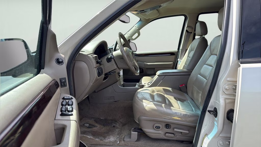 2005 Silver Ford Explorer Limited 4X4 SUV