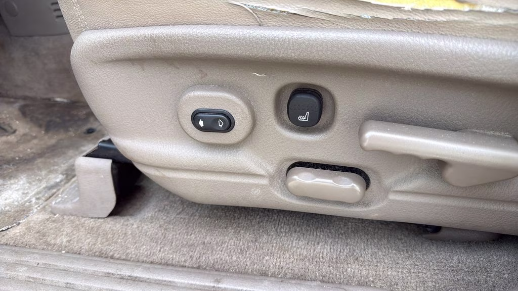2005 Silver Ford Explorer Limited 4X4 SUV