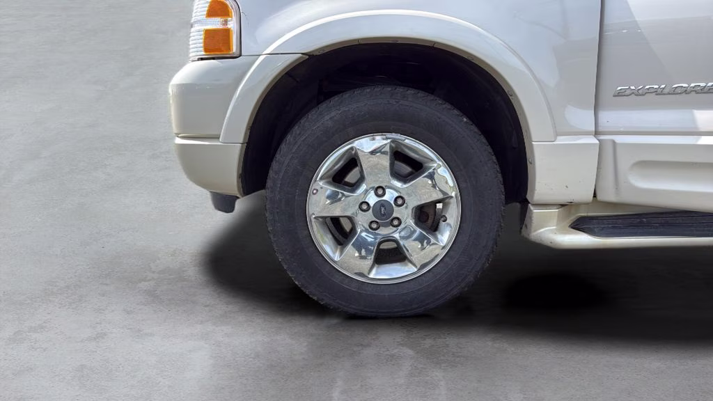 2005 Silver Ford Explorer Limited 4X4 SUV