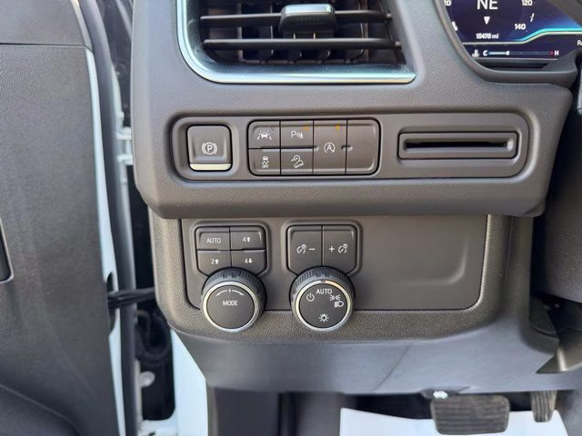 2024 White Chevrolet Suburban Z71 4X4 SUV