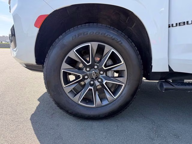 2024 White Chevrolet Suburban Z71 4X4 SUV