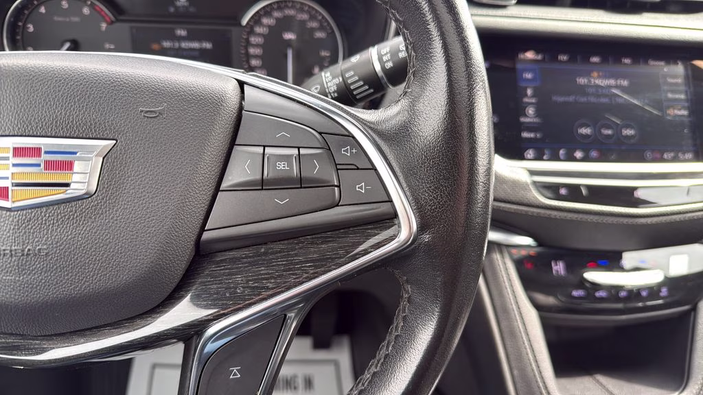 2021 Black Cadillac XT5 Premium Luxury AWD SUV
