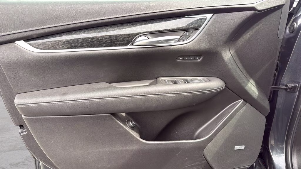2021 Black Cadillac XT5 Premium Luxury AWD SUV