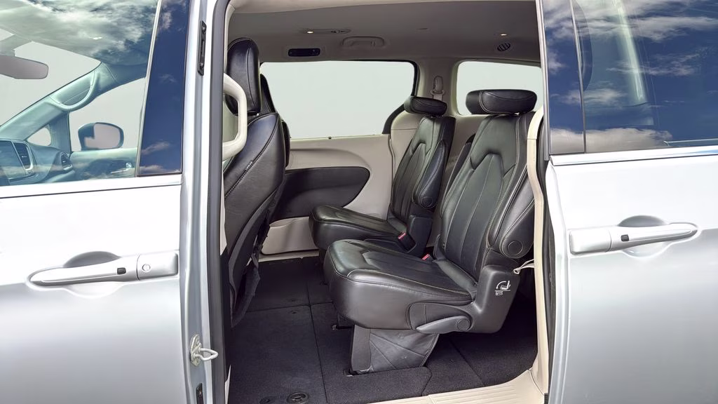 2023 Silver Mist Clearcoat Chrysler Pacifica Touring L FWD Van