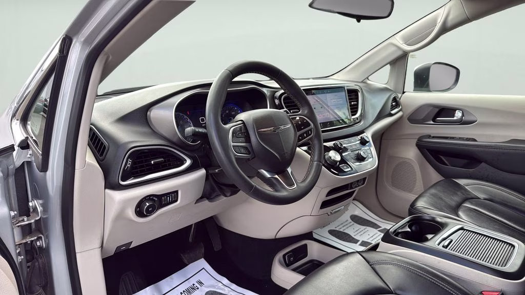 2023 Silver Mist Clearcoat Chrysler Pacifica Touring L FWD Van