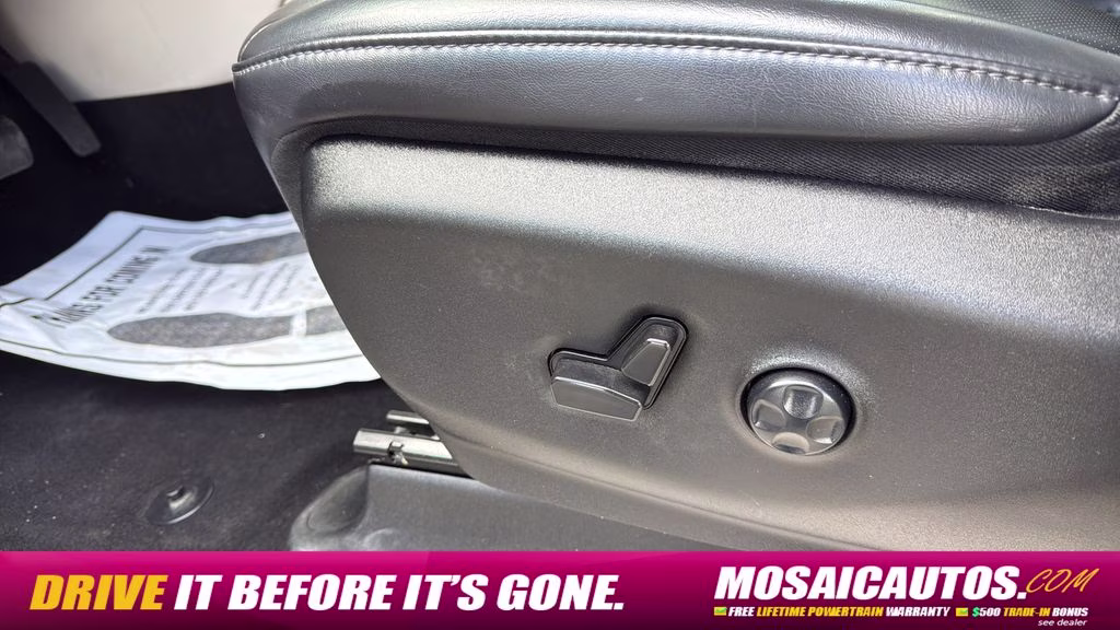 2023 Silver Mist Clearcoat Chrysler Pacifica Touring L FWD Van