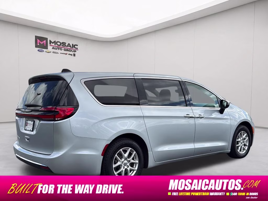 2023 Silver Mist Clearcoat Chrysler Pacifica Touring L FWD Van