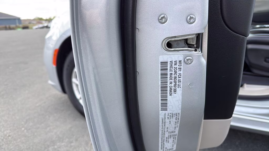 2023 Silver Mist Clearcoat Chrysler Pacifica Touring L FWD Van