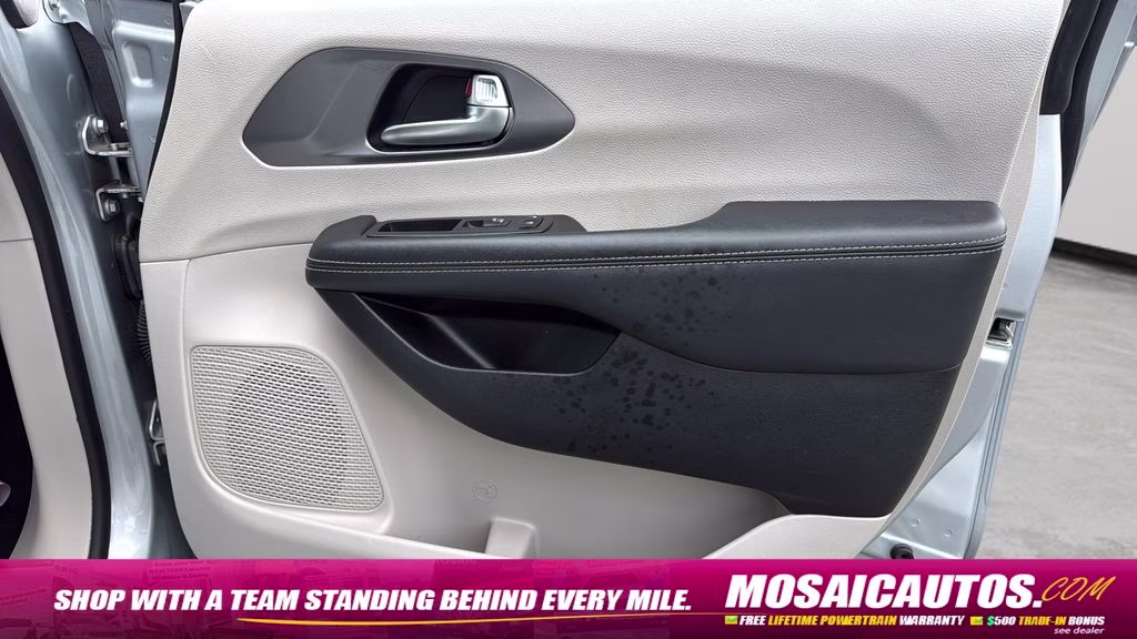 2023 Silver Mist Clearcoat Chrysler Pacifica Touring L FWD Van
