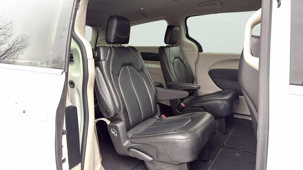 2023 Bright White Clearcoat Chrysler Pacifica Touring L FWD Van