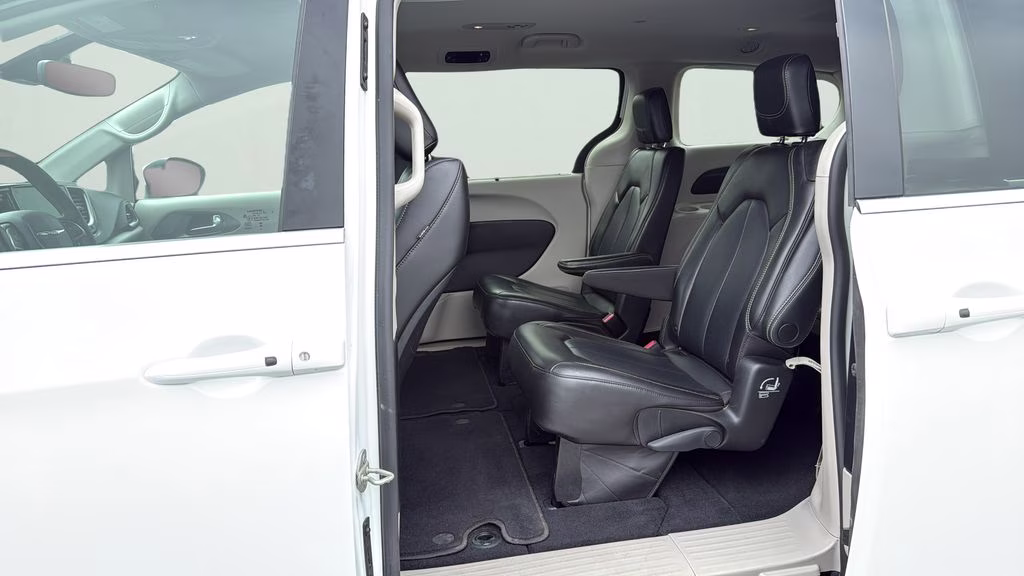 2023 Bright White Clearcoat Chrysler Pacifica Touring L FWD Van