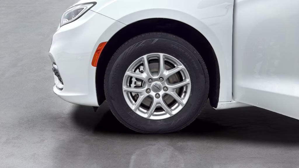 2023 Bright White Clearcoat Chrysler Pacifica Touring L FWD Van