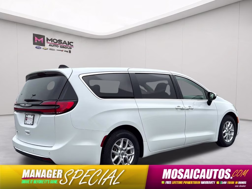 2023 Bright White Clearcoat Chrysler Pacifica Touring L FWD Van