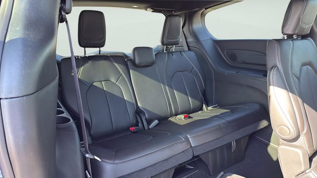 2026 Diamond Black Crystal Pearlcoat Chrysler Pacifica Select S Appearance Package AWD Van