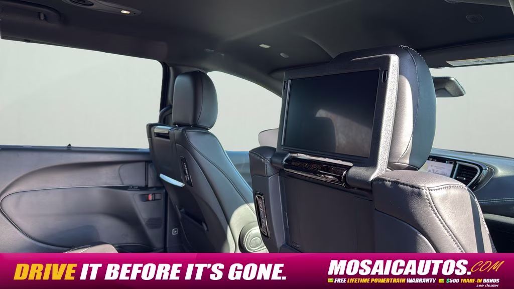 2026 Diamond Black Crystal Pearlcoat Chrysler Pacifica Select S Appearance Package AWD Van