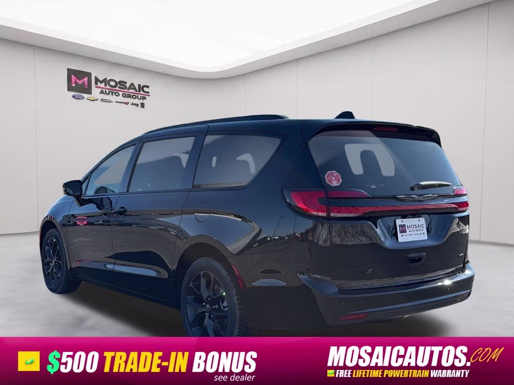 2026 Diamond Black Crystal Pearlcoat Chrysler Pacifica Select S Appearance Package AWD Van