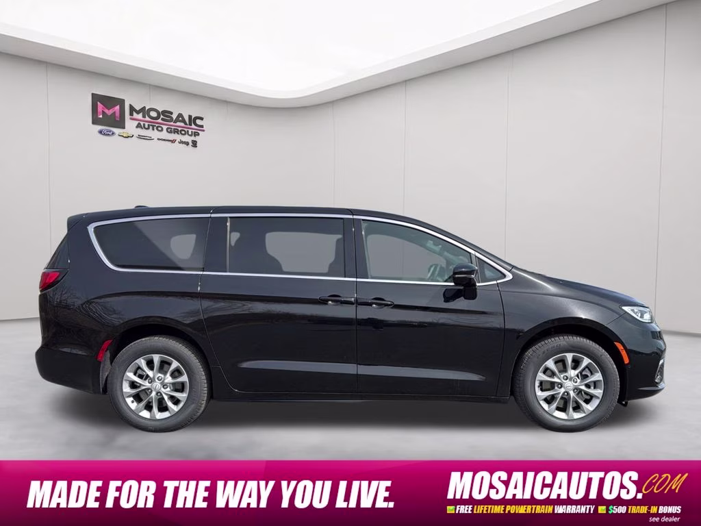 2026 Diamond Black Crystal Pearlcoat Chrysler Pacifica Select AWD Van