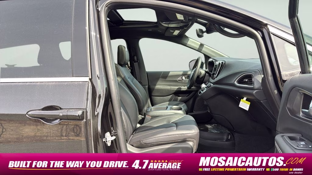 2026 Diamond Black Crystal Pearlcoat Chrysler Pacifica Select AWD Van
